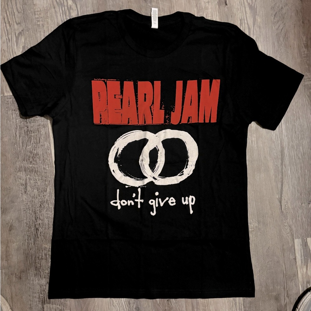 Pearl Jam Concert Tee. Authentic (not reprint). NWOT. Sz L
